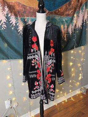 Lucky&Blessed Embroidered Roses Velvet Black Hooded Duster Size S